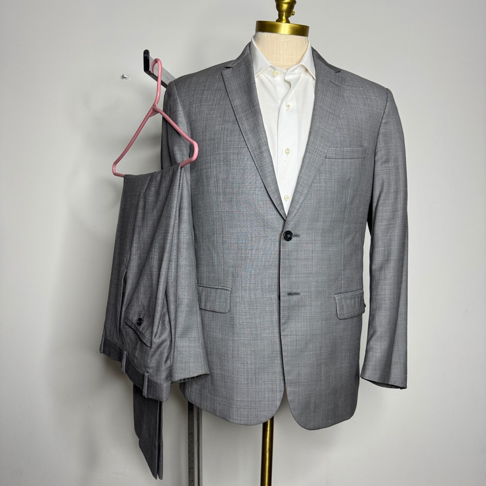 Jos A Bank Gray Wool Suit 41R 29W Fit Two Piece Set